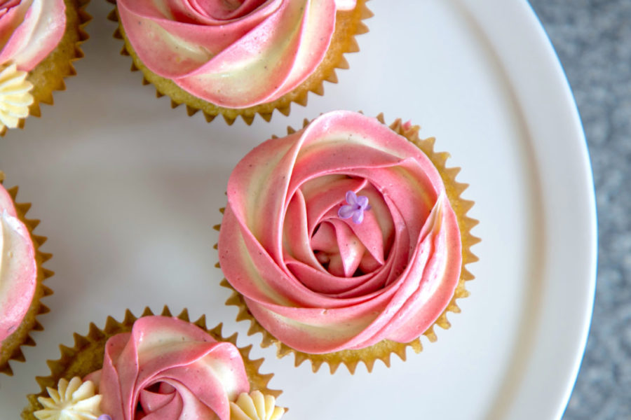 Cupcakes med citron, hallon & vit choklad