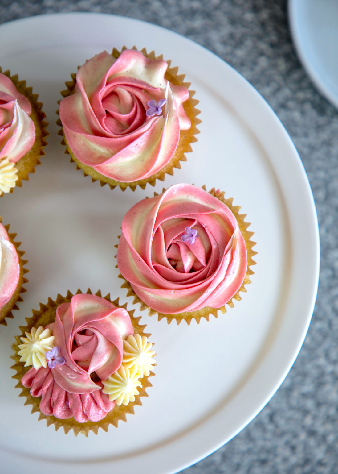 Cupcakes med citron, hallon & vit choklad